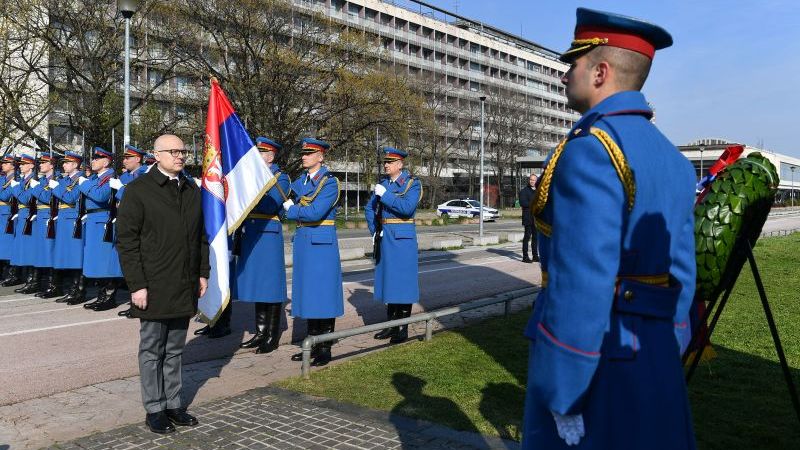 Vučević položio venac na Spomenik pilotima braniocima Beograda